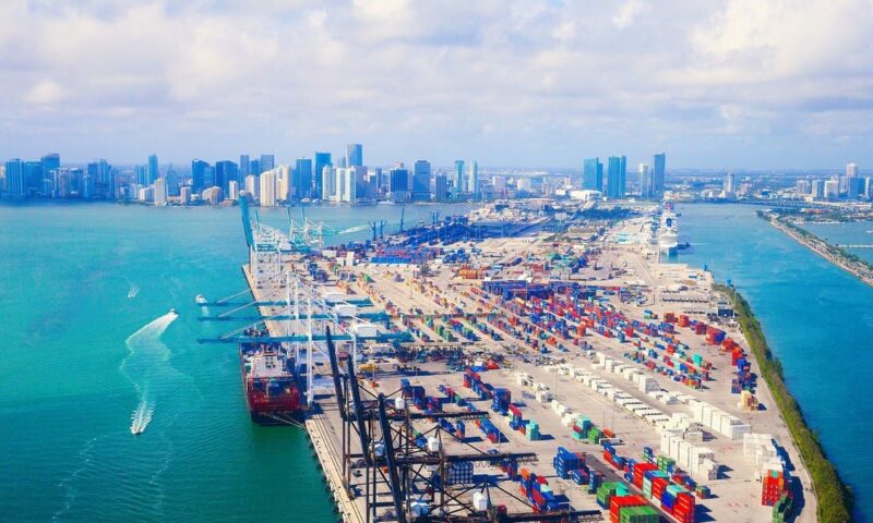 العجز التجاري الأميركي يقفز 27.4% في مايو مع زيادة الواردات