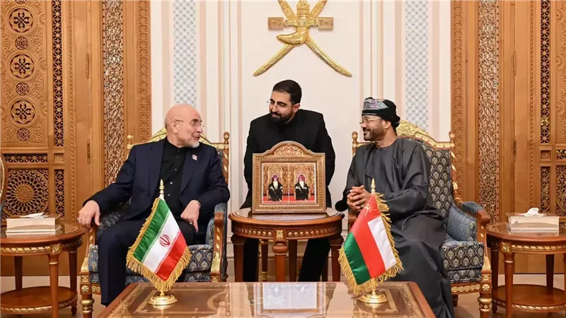 وزير الخارجية العُماني: المفاوضون الإيرانيون أكدوا ضمان المرور الآمن والمجاني عبر مضيق هرمز