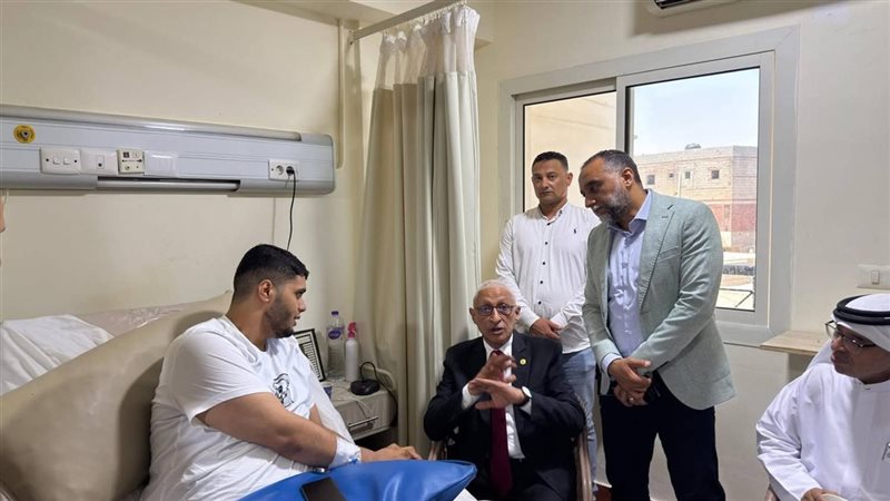 محافظ شمال سيناء يزور المرضى والجرحى الفلسطينيين بمستشفى العريش العام