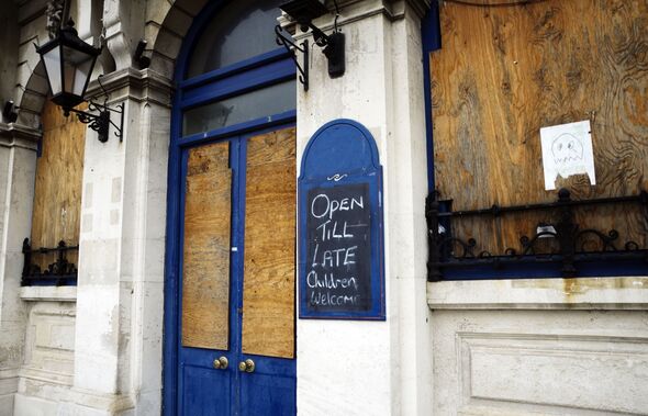 UK pub company in last chance saloon as administration talks collapse