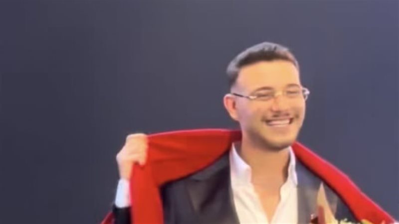 الشامي يلتف بعلم المغرب ويهتف لـ”أسود الأطلس” بعد الفوز على هايتي في حفل موازين (فيديو)