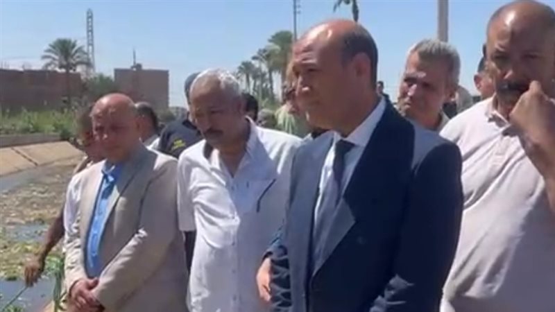 محافظ أسيوط يتفقد موقع حادث غرق 8 أطفال إثر سقوط “تروسيكل” بالترعة في أبوتيج