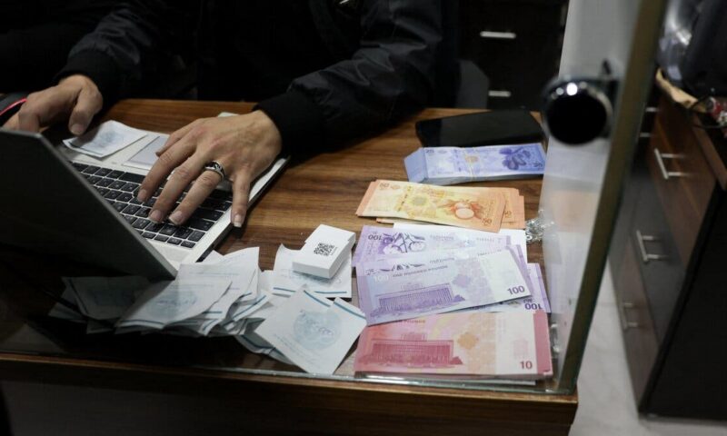 بلبلة بين السوريين حول العملة القديمة.. “المحلات لا تأخذها”