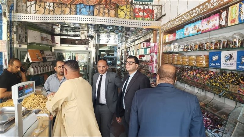 ضبط مادة التارترازين لغش الفول السوداني واللب داخل محلي تسالي ببني سويف