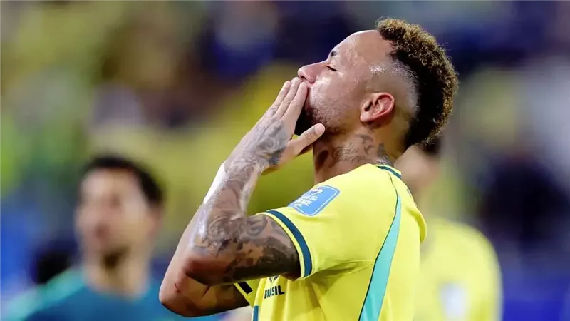 ما أحلى الرجوع إلى الملاعب، نيمار يبكي بعد عودته للمشاركة مع البرازيل ضد إسكتلندا (فيديو)