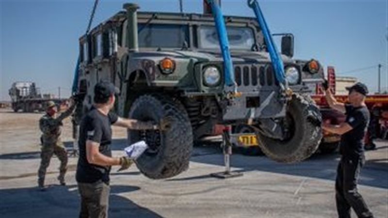 مجلس السلام يعلن وصول أولى المركبات التكتيكية إلى قاعدة القوة المتعددة الجنسيات بغزة (صور)