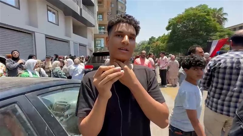 رغم الشكاوى، طالب لـ واضع امتحان العربي: الأسئلة زي الفل.. يا رب عيالك يتجوزوا (فيديو)