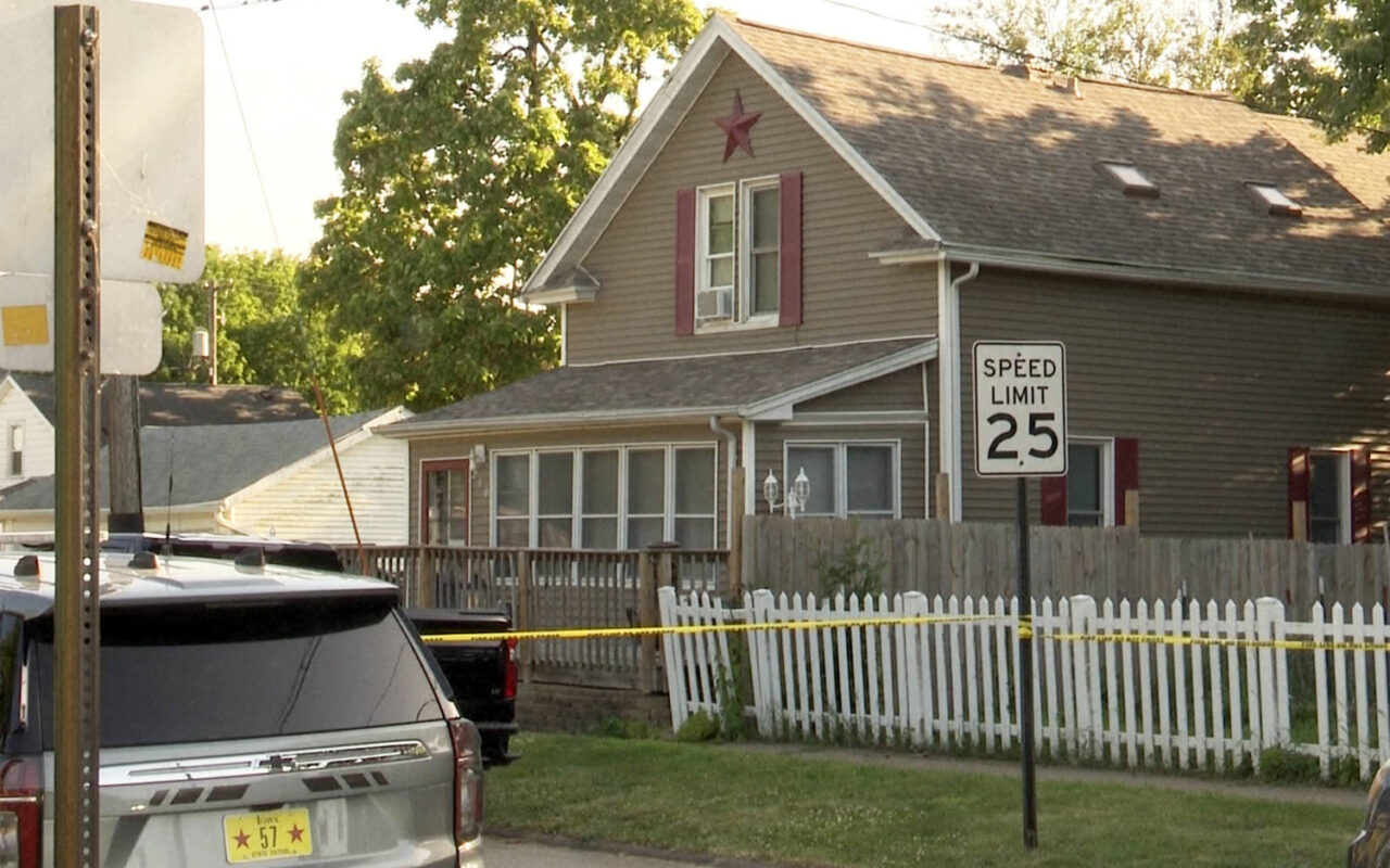 Iowa gunman suspected of killing 6 family members then himself
