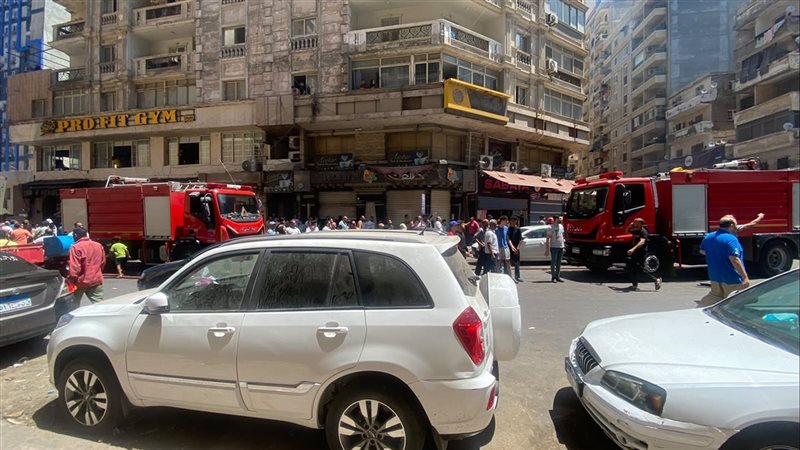إصابة شخص في حريق بمخزن ملابس بالإسكندرية