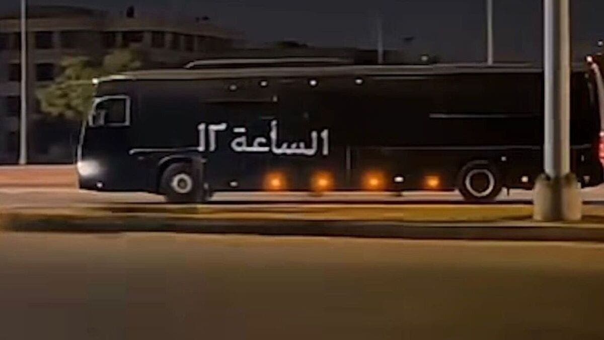 يسير دون سائق وأرعب المصريين.. السلطات تكشف غموض باص “الساعة 12”