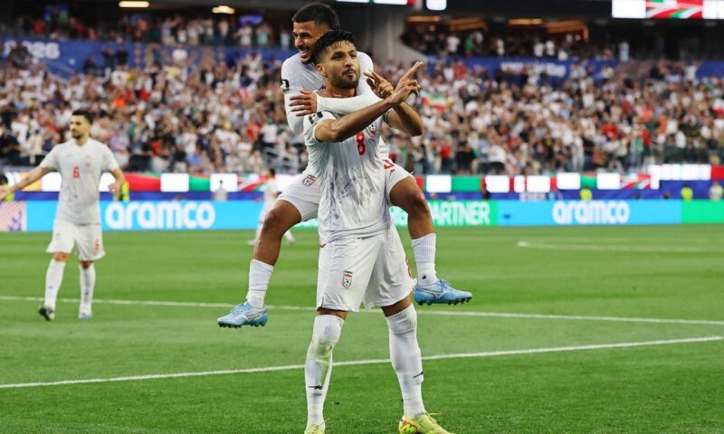 بـ “السلاح”.. احتفالية استفزازية للاعب إيران تفجر أزمة في أميركا