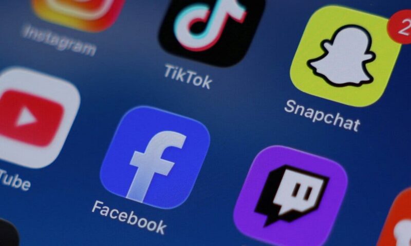 ماليزيا تحظر على من دون 16 عامًا إنشاء حسابات على مواقع التواصل