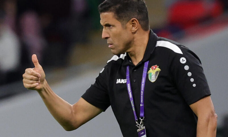 الأهلي المصري يتعاقد مع المدرب المغربي حسين عموتة لمدة موسمين