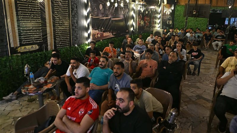 أجواء مونديالية في شبرا الخيمة، الجماهير تحتشد على المقاهي لمتابعة مباراة مصر ونيوزيلندا (صور)