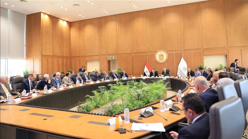 رئيس جامعة المنصورة يشارك في اجتماع مجلس الجامعات الأهلية بالعاصمة الجديدة