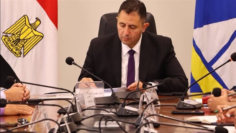 محافظ دمياط يناقش مستجدات مبادرة أنا متعلم مدى الحياة