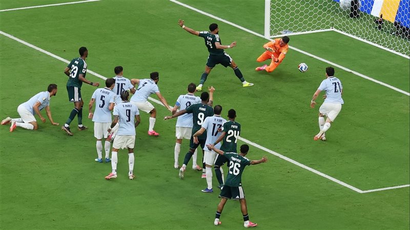منتخب السعودية يتقدم على أوروجواي بهدف في الشوط الأول بكأس العالم