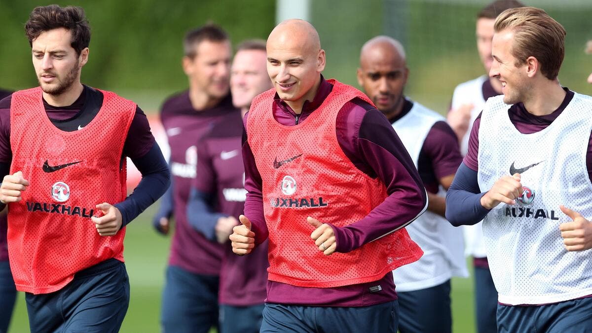 لاعب إنجلترا السابق: لسنا المرشح الأول.. وتوخيل أعجبني رغم غياب المتعة