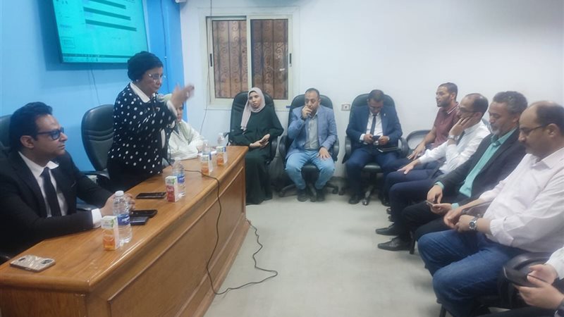 الصحة تعاقب مديرة مركز طبي بسوهاج لتقصيرها في عملها