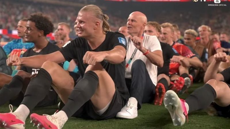التجديف الفايكنجي، منتخب النرويج يبهر جمهور كأس العالم بأجمل احتفال بالتأهل (فيديو)