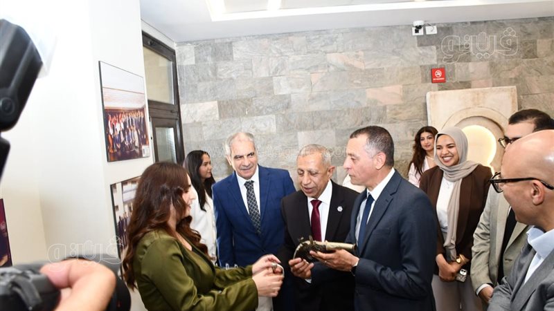 وزيرة الثقافة ومحافظا أسوان والوادي الجديد ورئيس الأكاديمية العربية يتفقدون مشاريع كلية الآثار
