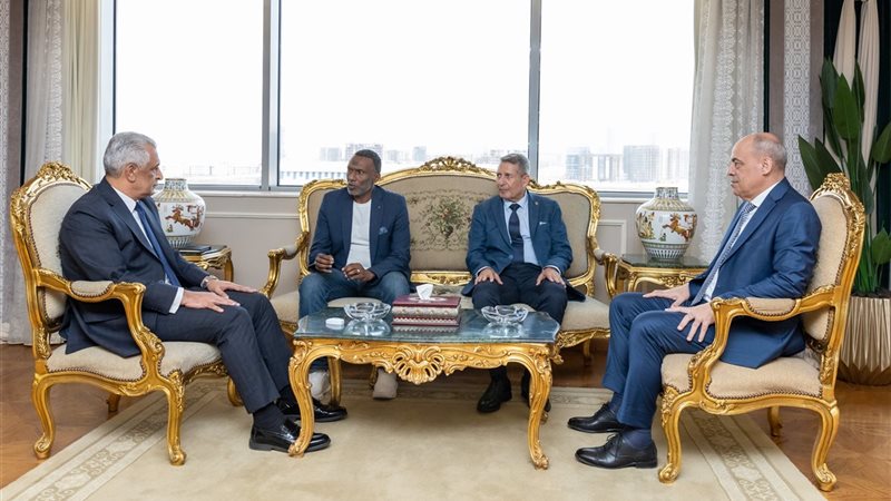 جمبلاط يلتقي المدير الفني للفريق الأول لكرة القدم بنادي الإنتاج الحربي