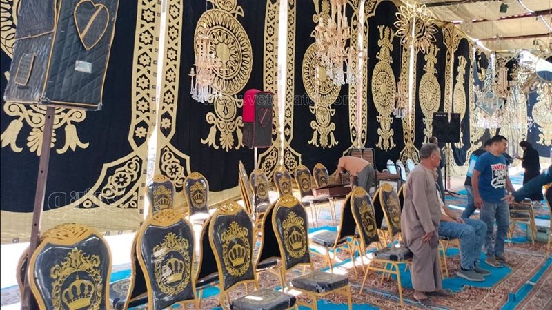 أهالي كفر الجاورشي ينهون استعداداتهم لاستقبال جثمان وزير الصحة الأسبق عمرو حلمي (صور)