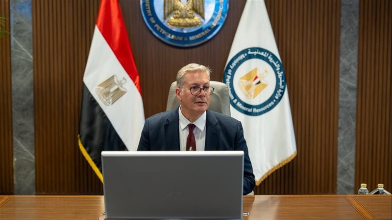 وزير البترول يوجه بتسريع إجراءات زيادة إنتاج النفط والغاز خلال متابعته أداء الهيئة العامة