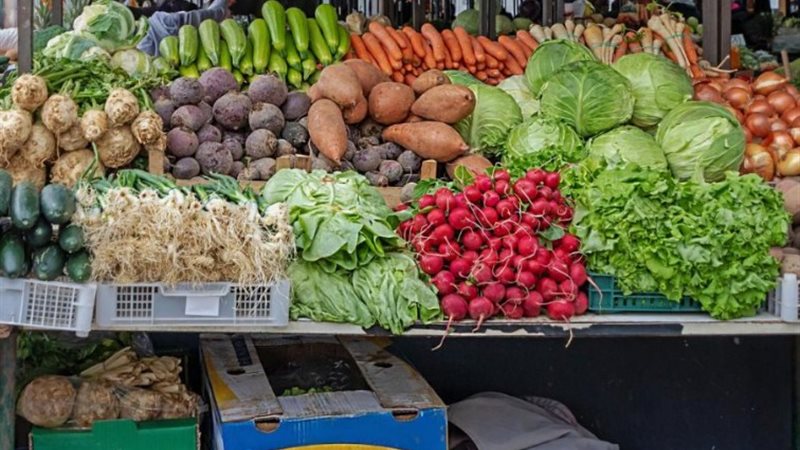 سعر الخضار اليوم، ارتفاع الطماطم والثوم وانخفاض الفلفل والخيار