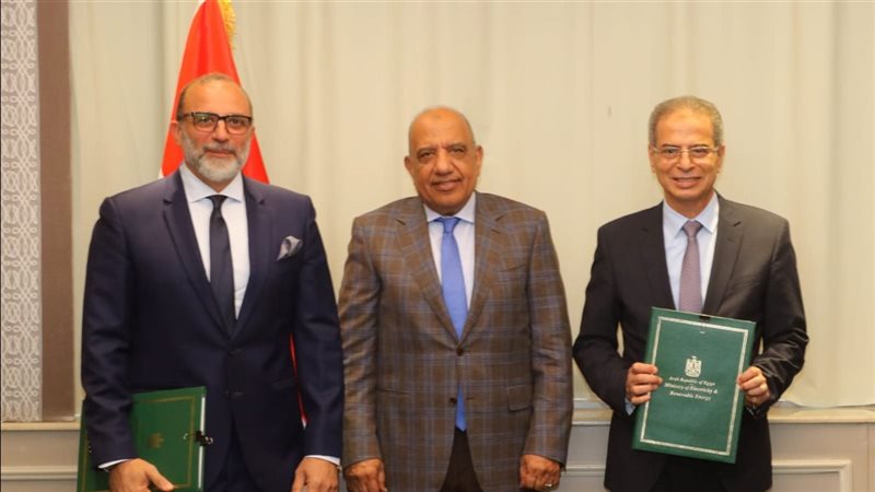 وزير الكهرباء يشهد توقيع بروتوكول لإحلال العدادات التقليدية بأخرى ذكية