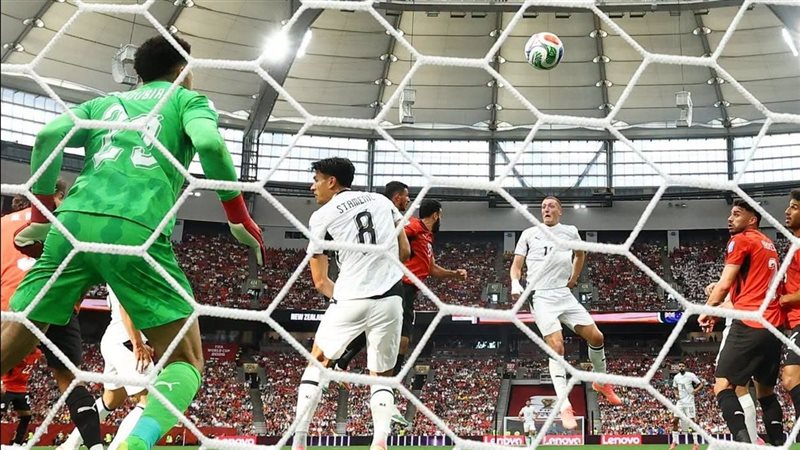 شاهد غضب حسام حسن على الخط بعد هدف نيوزيلندا الأول في شباك منتخب مصر