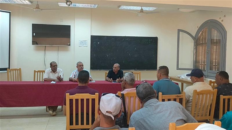 اجتماع موسع لمتابعة استعدادات الموسم الصيفي بالإدارة الزراعية بالخارجة في الوادي الجديد