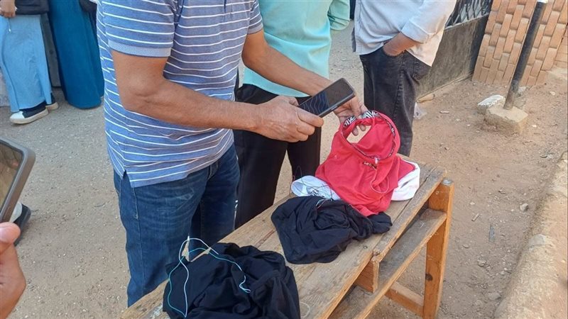 سماعات في علب مناديل، جهاز حديث يكشف محاولات غش غريبة بامتحان العربي (صور)
