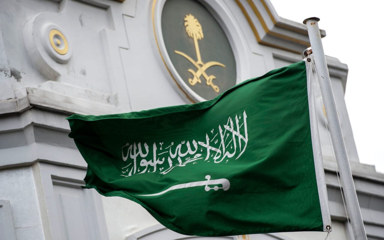 فيديو منسوب لـ”مطالبة السعودية طاقم السفارة الإيرانية بالمغادرة مؤخرًا”.. ما حقيقته؟