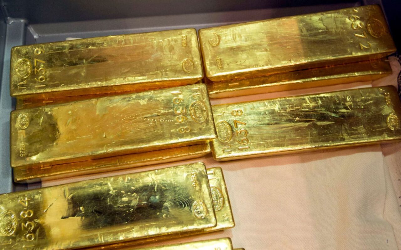 ساويرس يعدد أسبابا تمنع مصر أن تصبح من أكبر الدول باحتياطات الذهب