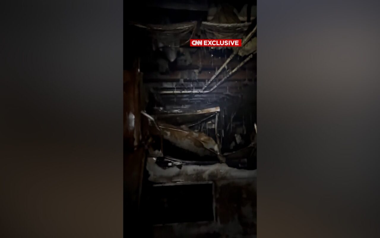 حصري لـCNN.. شاهد الأضرار الجسيمة التي لحقت بحاملة الطائرات الأمريكية “جيرالد فورد” بعد اندلاع حريق فيها