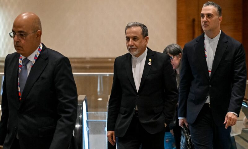إيران.. الوسيط الباكستاني يلتقي عباس عراقجي.. ماذا نعلم؟