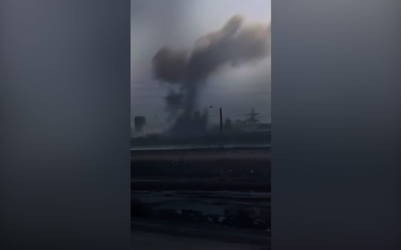 قصف إسرائيلي على مصنع للبتروكيماويات في إيران وسط أول تبادل هجمات منذ الهدنة