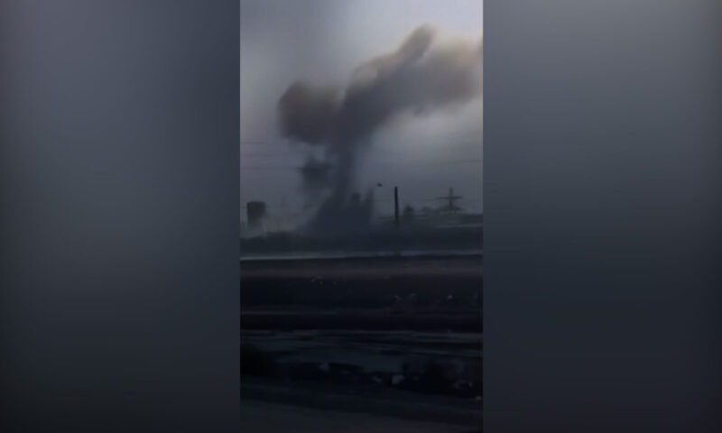 قصف إسرائيلي على مصنع للبتروكيماويات في إيران وسط أول تبادل هجمات منذ الهدنة