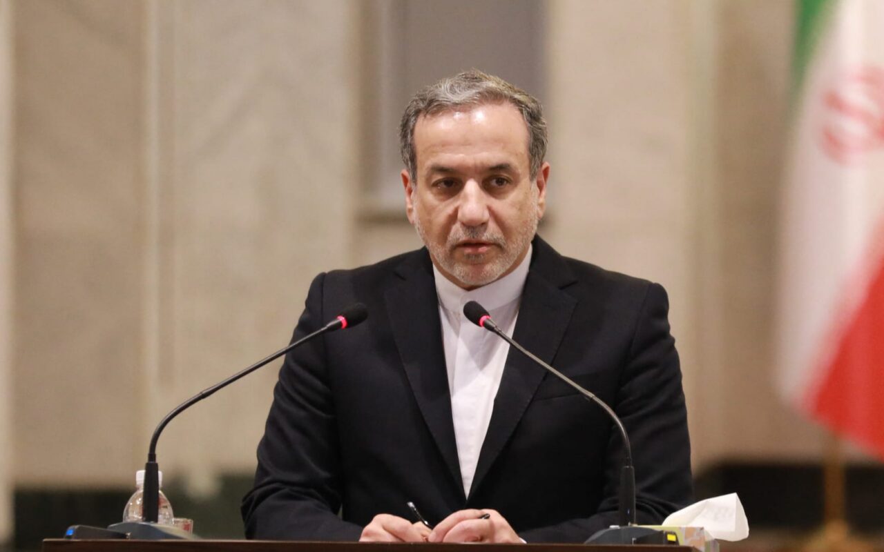 “نتحدث لغات أخرى غير الدبلوماسية”.. عراقجي بعد “إسقاط الأباتشي” ووعيد ترامب