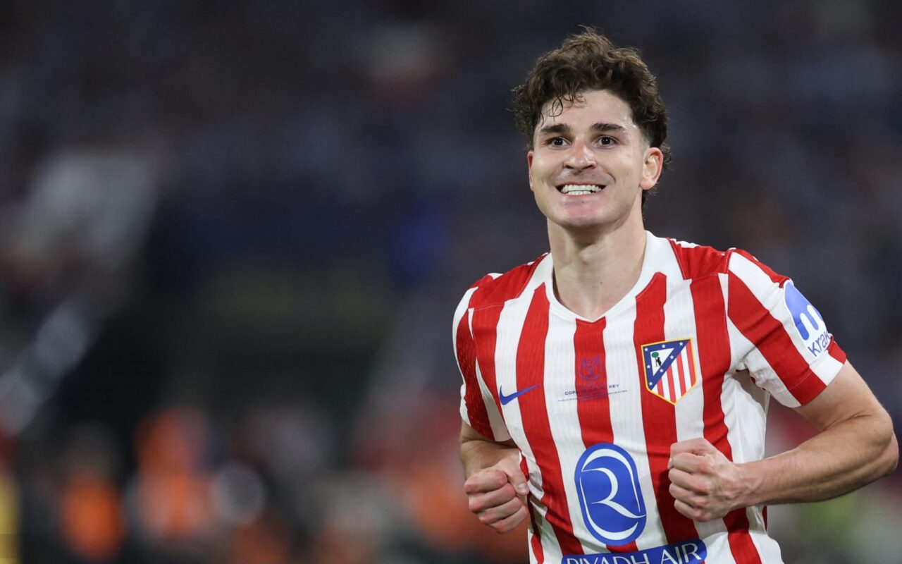 ريال مدريد يقدم عرضًا لضم جوليان ألفاريز.. وأتلتيكو يرد بسخرية: “تجعلونا نضحك”