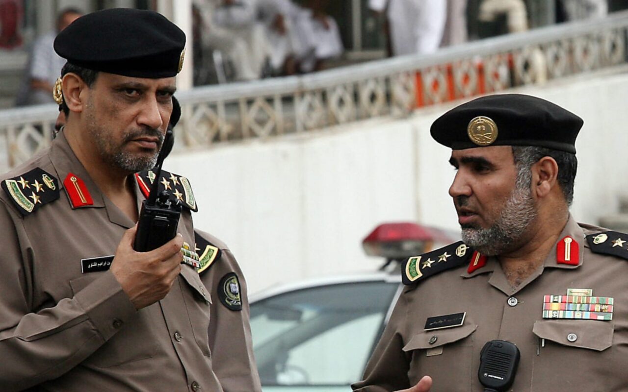إعلان الداخلية السعودية إعدام مواطن فصل رأس زوجته عن جسدها يلاقي رواجا