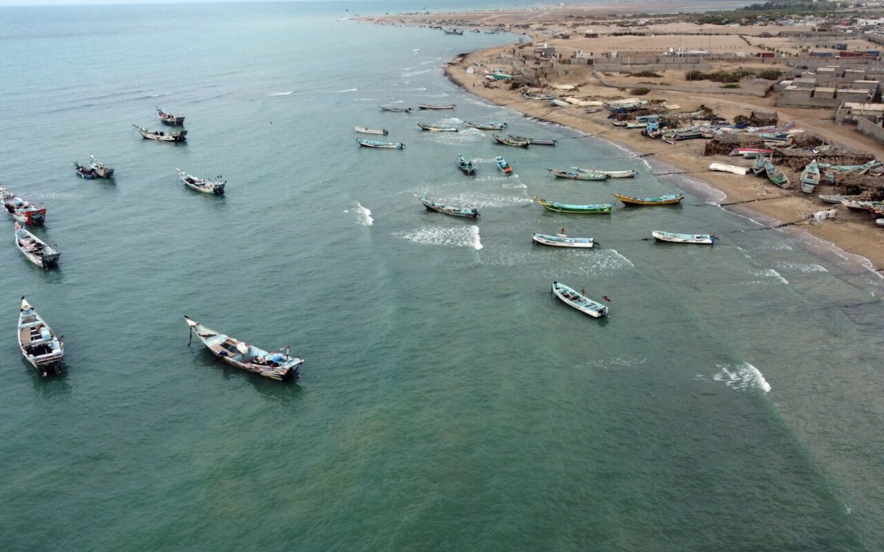 تبادل إطلاق نار بين طاقم سفينة ومجموعة مسلحة على متن قارب صغير قبالة سواحل اليمن وفقا لـUKMTO
