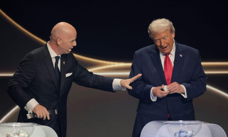رئيس “فيفا” يعلق على “أزمات كأس العالم 2026”.. ويوضح “دور” ترامب في تنظيم البطولة