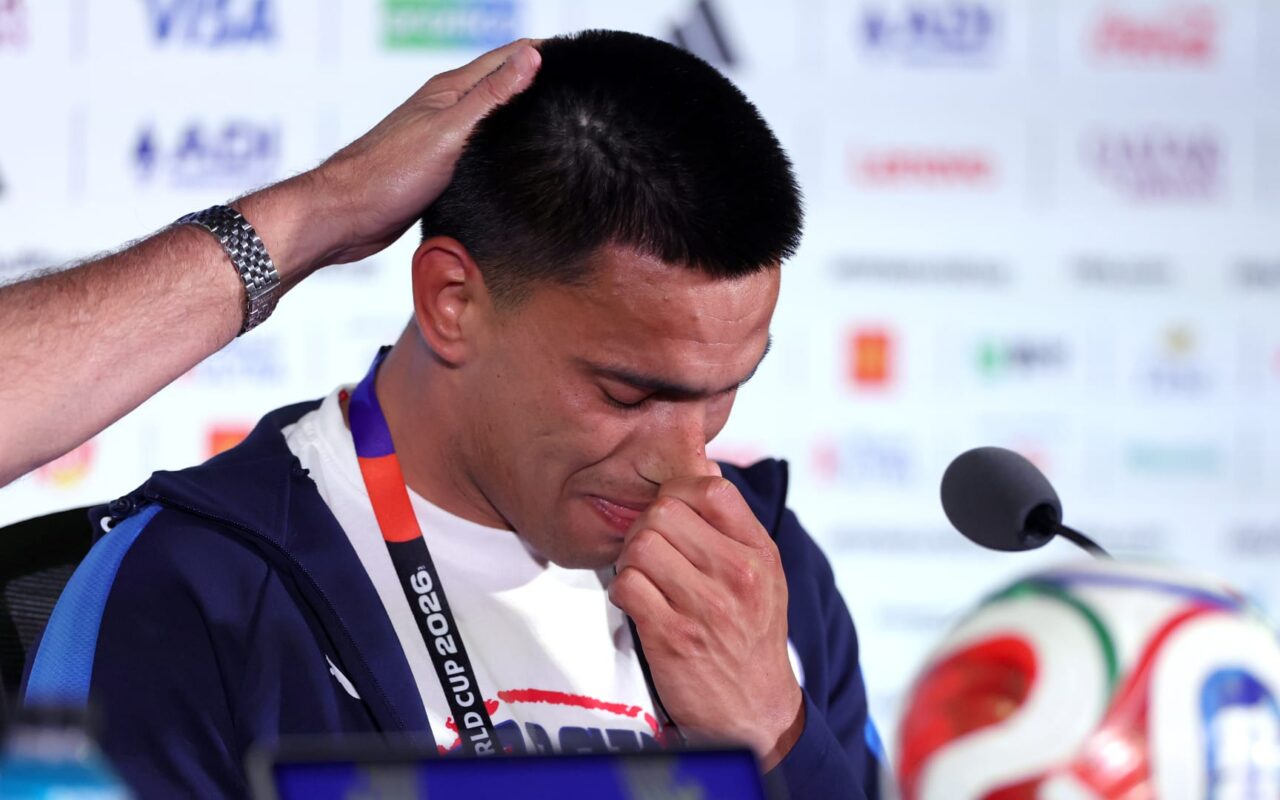 “لحظة عاطفية”.. لاعب منتخب باراغواي يبكي تأثراً بتمثيل بلاده في كأس العالم
