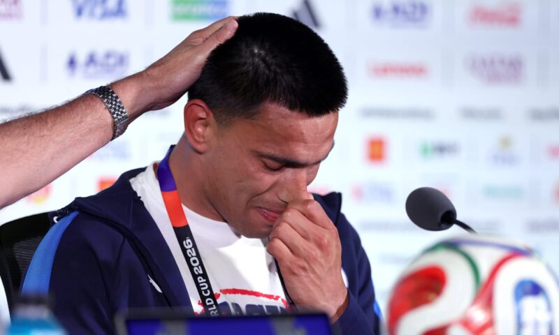 “لحظة عاطفية”.. لاعب منتخب باراغواي يبكي تأثراً بتمثيل بلاده في كأس العالم