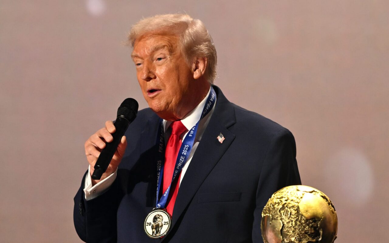 ترامب يجري اتصالاً مع مدرب منتخب أمريكا.. وهذا ما قاله عن حظوظ بلاده في كأس العالم