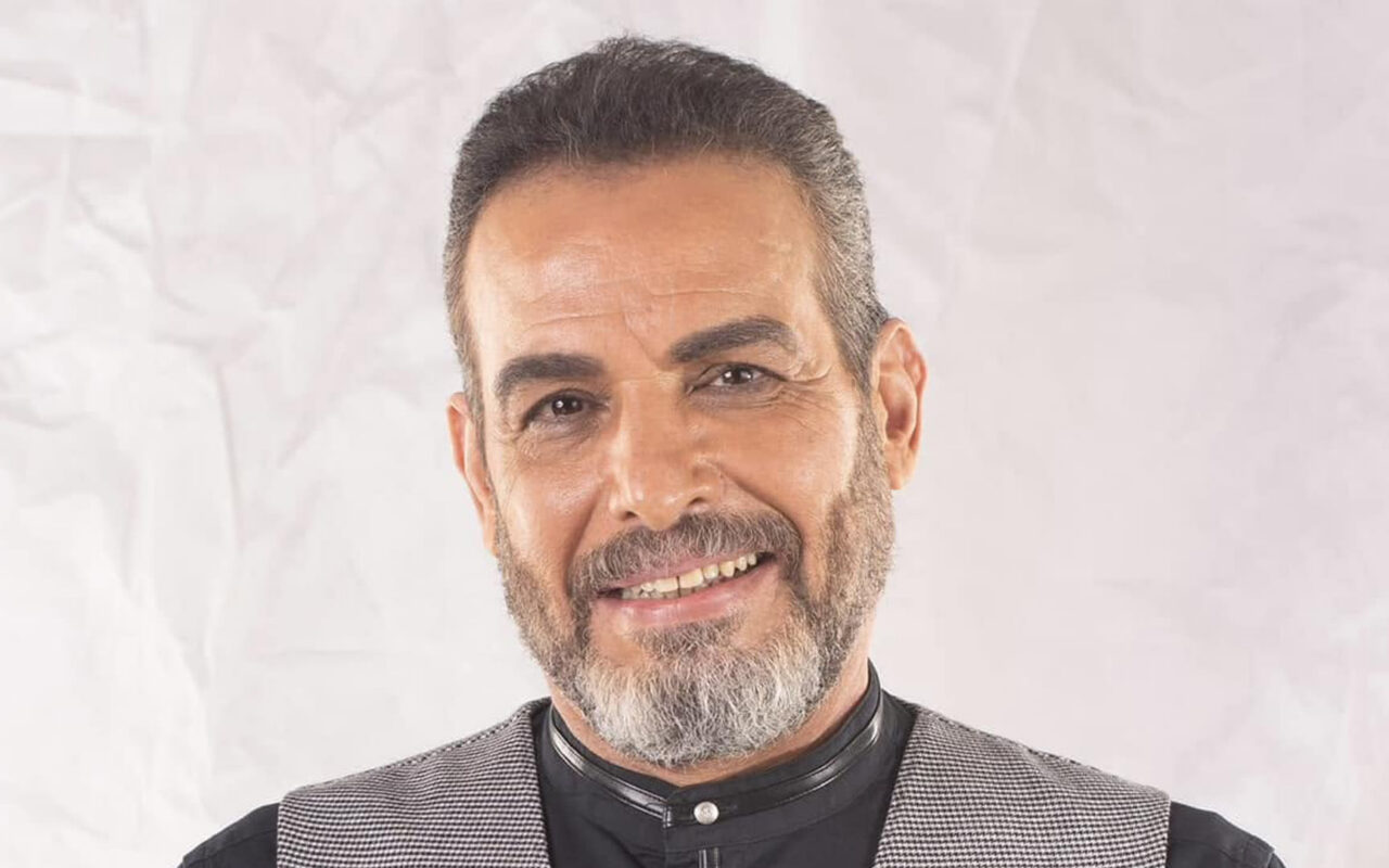 خضع لعملية في الأحبال الصوتية.. أحمد عبدالعزيز بحالة “جيدة”