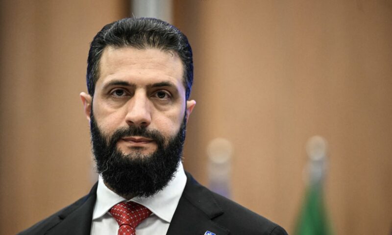 أحمد الشرع يوضح حقيقة أنباء دخول سوريا إلى لبنان