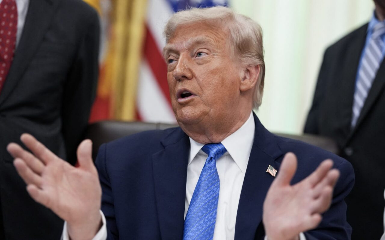 ترامب يعلن أن الاتفاق بين أمريكا وإيران سيُوقَّع الأحد.. مراسلة CNN تكشف التفاصيل